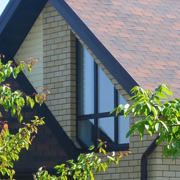Остекление дома окнами с ламинацией