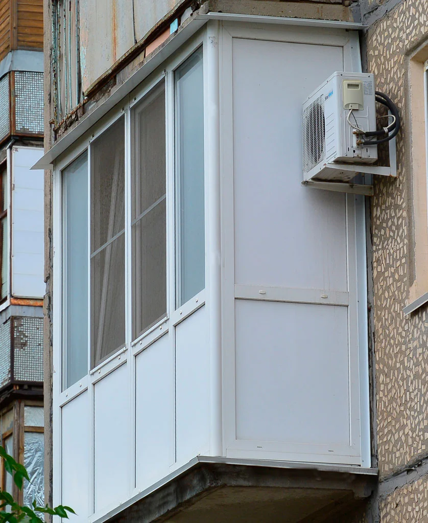 Остекление балкона от пола